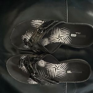 Clarks Flip Flop Patent Pleather Black Sz7